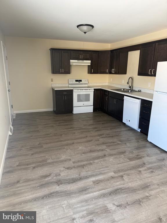 Building Photo - 425 Factory St