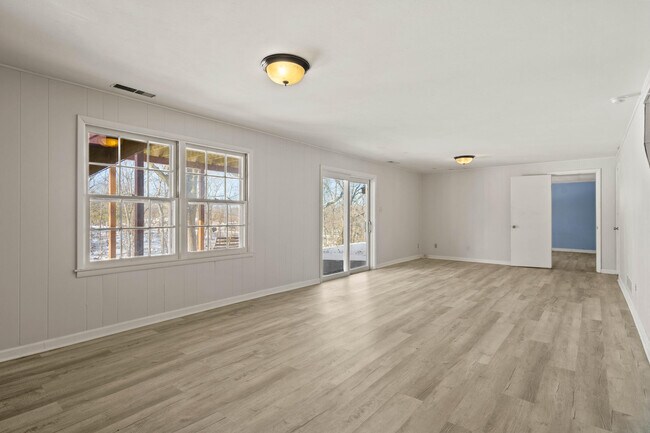 Building Photo - 2218 Bluff Blvd