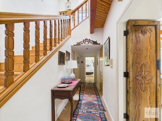 Building Photo - Downtown Fully Furnished Home Available Now!