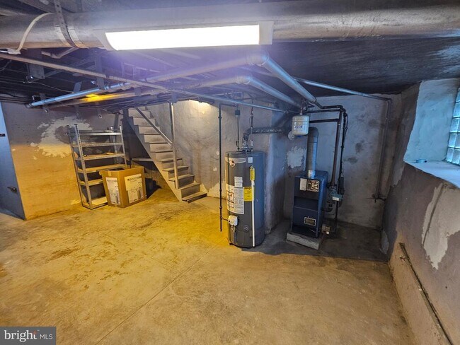 Building Photo - 4008 Gilham St