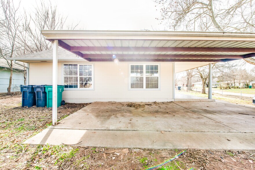 Building Photo - 1900 Terrace Lawn Dr