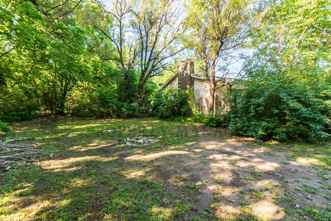 Building Photo - 1303 W 33rd St S