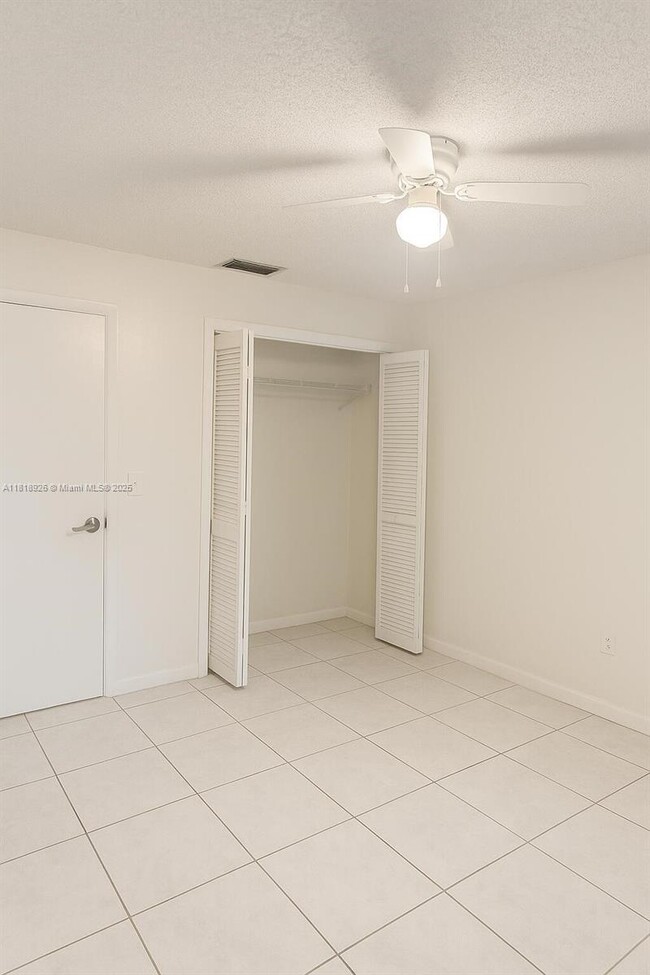 Building Photo - 6822 SW 39th St