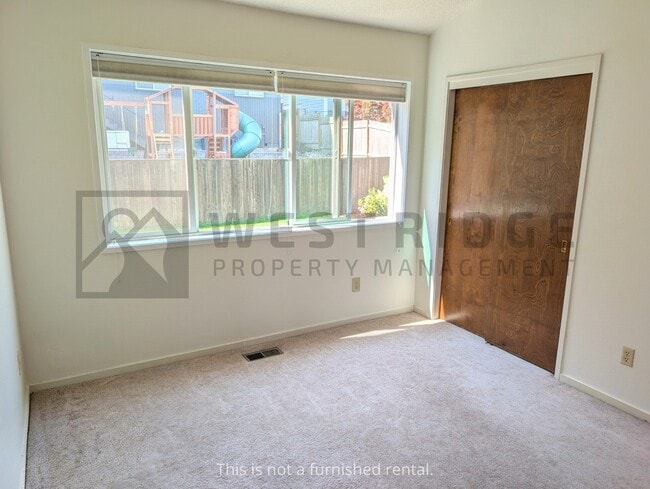 Building Photo - 1480 Hemlock St