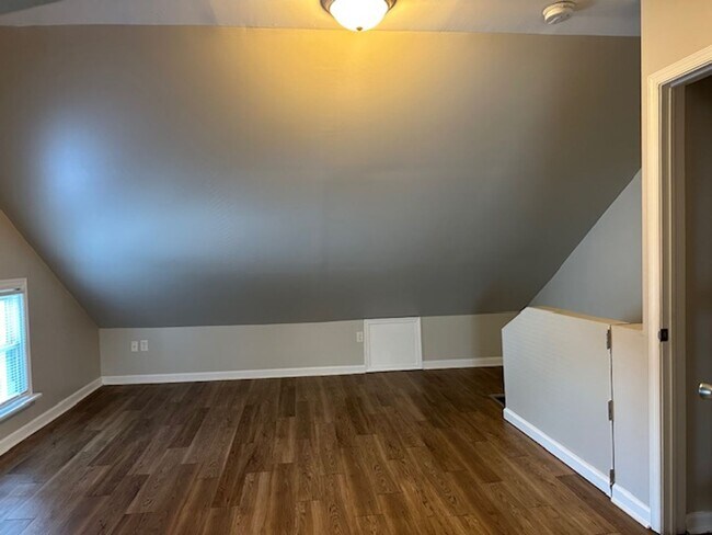 Building Photo - 142 S 29th St