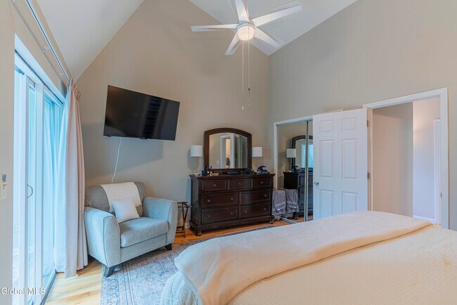 Building Photo - 28 White St