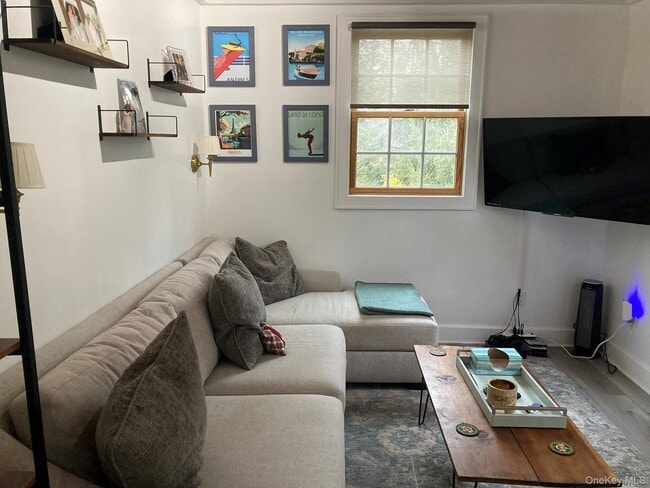 Building Photo - 2 Red Ground Rd