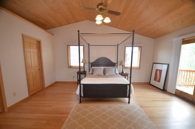 Building Photo - Extended Winter Rental!  Beautiful 3bed/2 ...