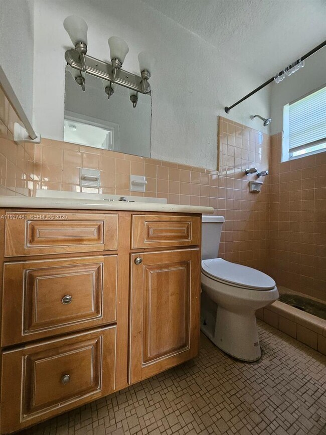 Building Photo - 701 N 70th Ave