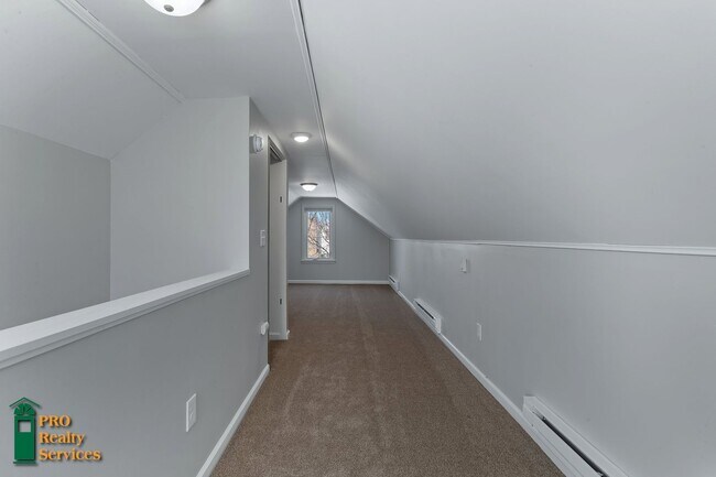 Building Photo - 3 Bedroom Home in Robbinsdale