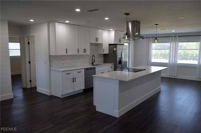Primary Photo - 701 SE 36th St