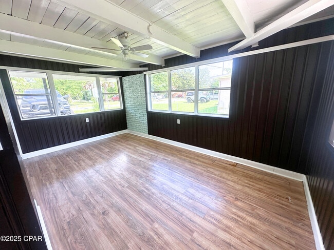 Building Photo - 706 Bay Ave