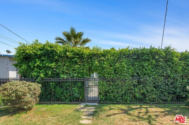 Building Photo - 15328 Vose St