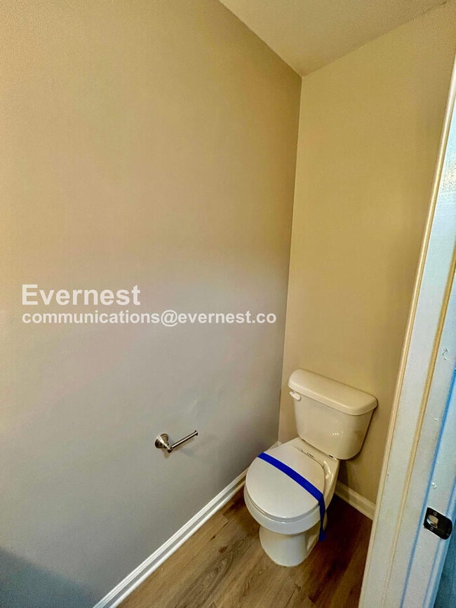 Building Photo - 2250 Winthrope Way Dr