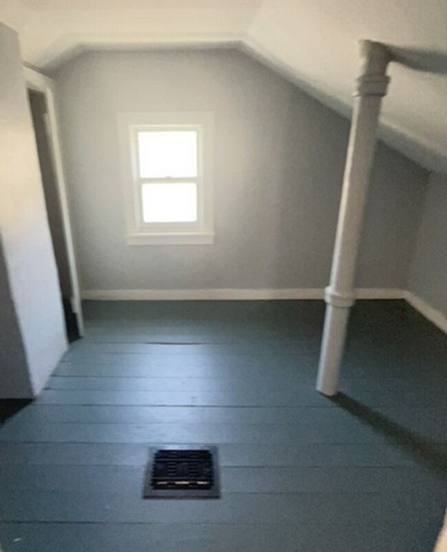 Building Photo - 4BR/1BA house