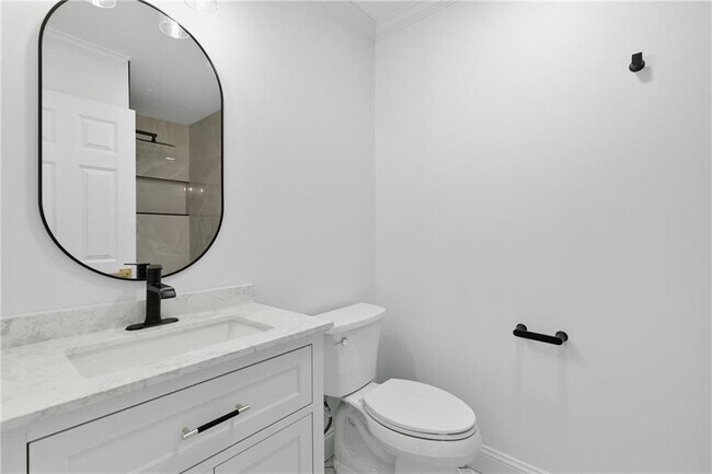 Building Photo - 1296 Hilton Dr