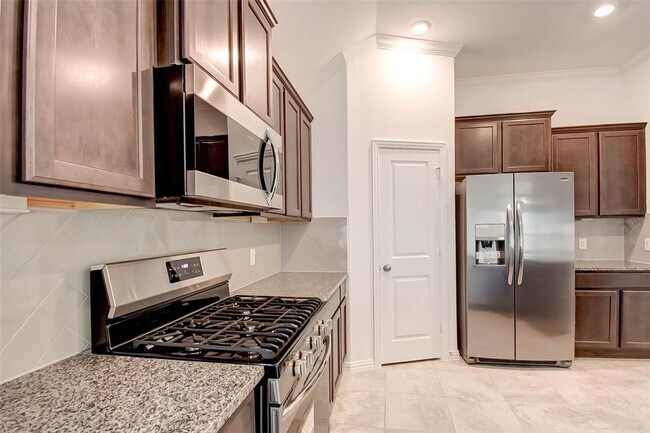 Building Photo - 2323 Green Kale Dr