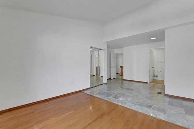 Building Photo - 806 Spinnaker Ct