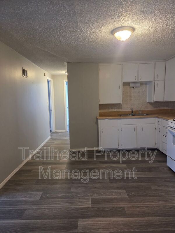 Building Photo - 5911 Cypress Pl