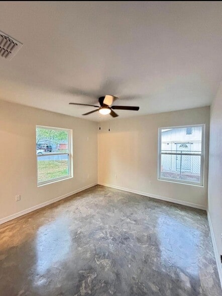 Building Photo - 2125 Camellia Ave