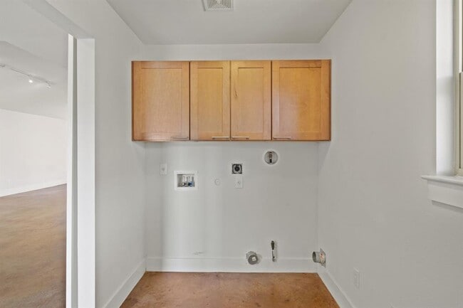 Building Photo - 2304 Rain Water Dr