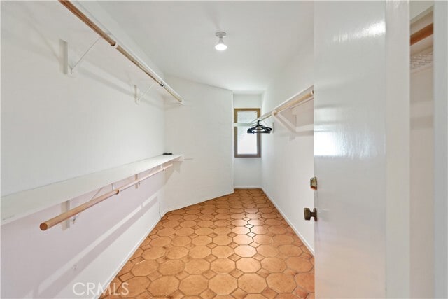 Building Photo - 7161 Grasswood Ave