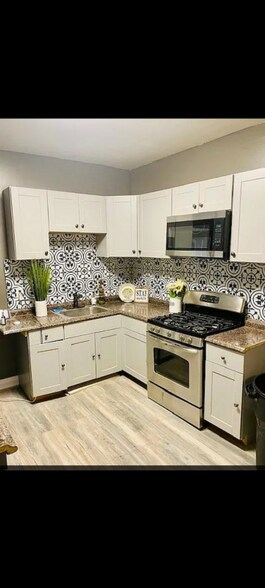 Building Photo - 1633 N Payson St