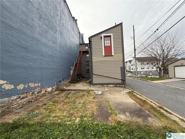 Building Photo - 116 S 6th St