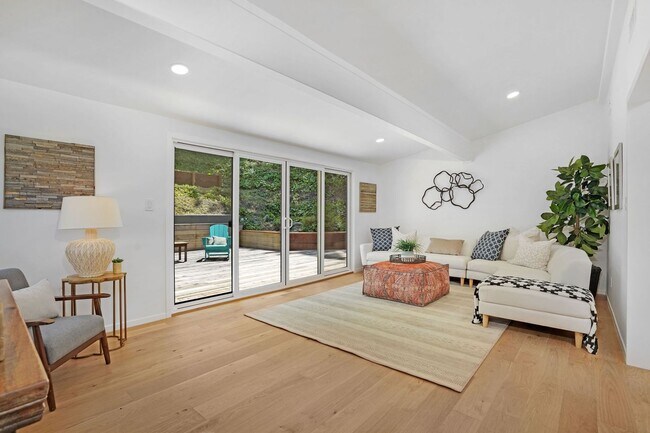 Building Photo - Fully Renovated Orinda Home for Rent, Avai...