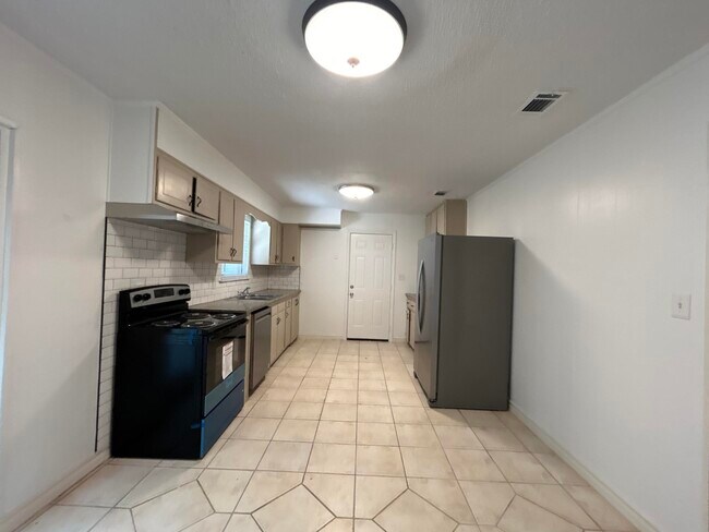 Building Photo - 107 Lea Pl