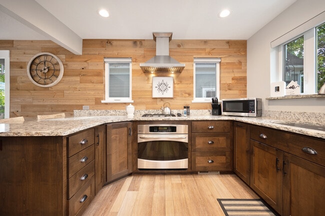 Building Photo - 841 N 5th St