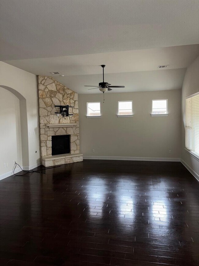 Building Photo - 509 Fair Oaks Dr