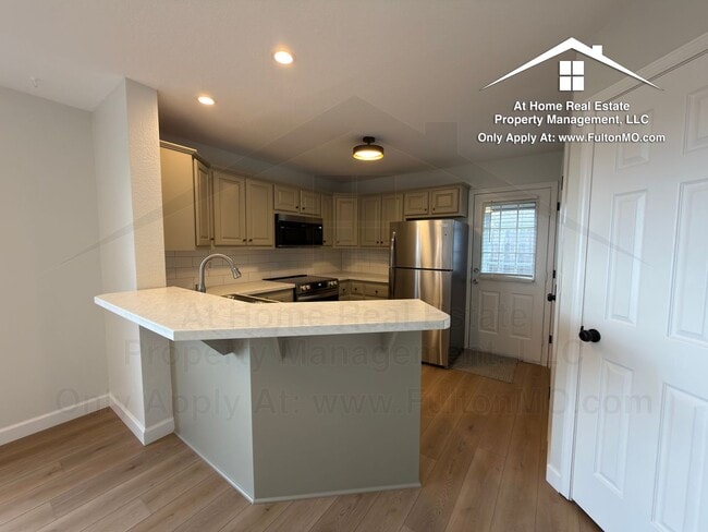 Building Photo - Greystone Court 1011-1013 Duplex