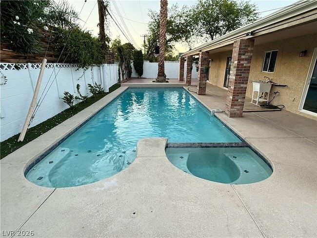 Building Photo - 3875 Hoopa Ln