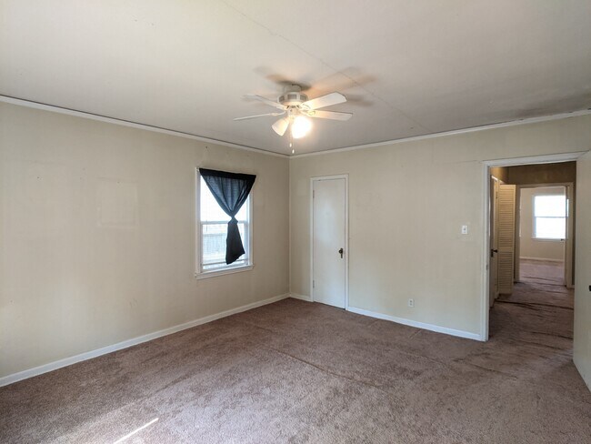 Building Photo - 1428 Axtell St