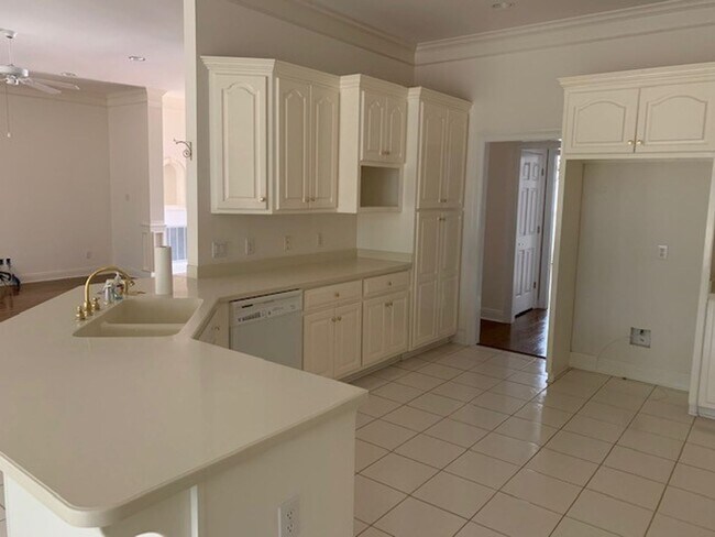 Building Photo - 3281 Benyard Dr