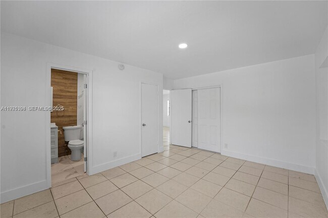 Building Photo - 380 SE 12th Ave