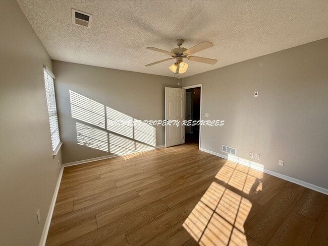 Building Photo - 3 Bedroom Ranch No Steps! | Midwest Property Resources, LLC