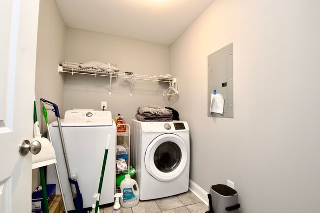 Building Photo - Immaculate 3BR/2BA Home in The Estates – P...