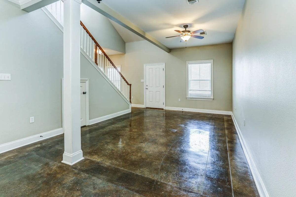 Building Photo - 12318 Village Maison Dr