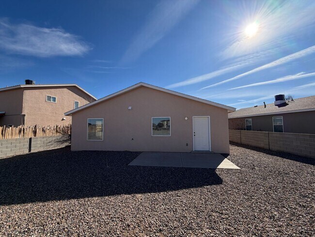 Building Photo - 3 Bedroom Single Story Home Near Northern Blvd NE & Loma Colorado Blvd NE!