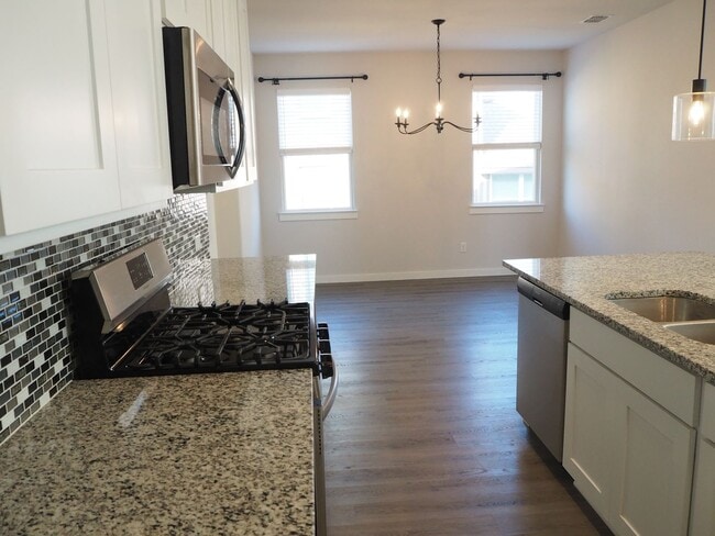 Building Photo - 2502 Sun Grove Rd