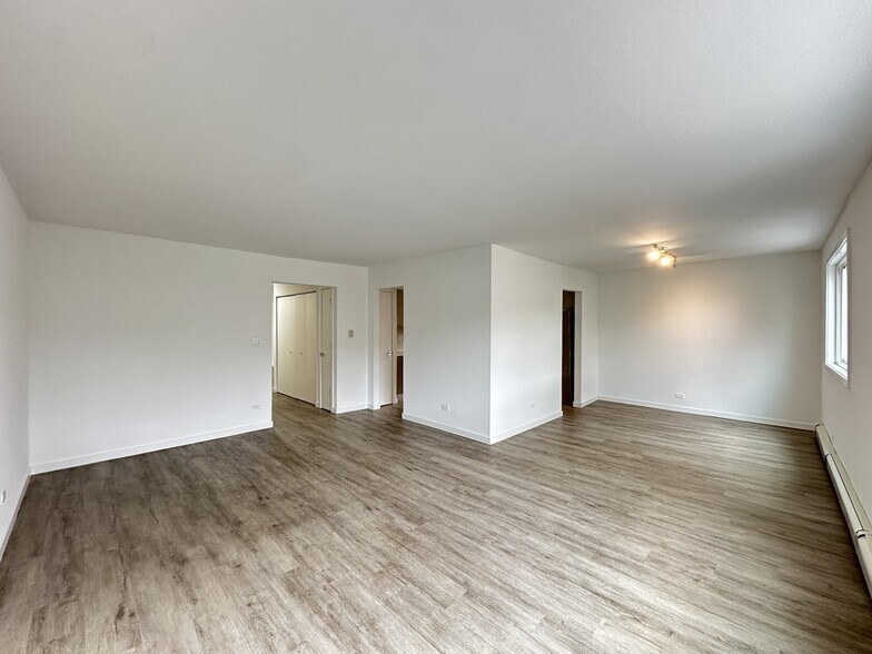 Building Photo - 7621 N Sheridan Rd