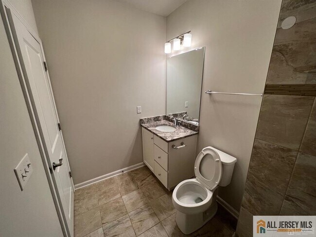 Building Photo - 706 Greenland Square