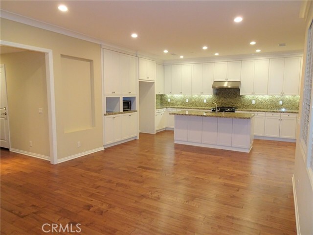 Building Photo - 108 Oasis