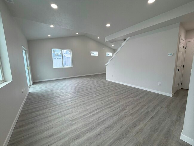 Building Photo - 1814 N Coach Ln