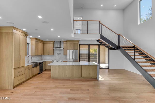 Building Photo - 611 W Claremont St