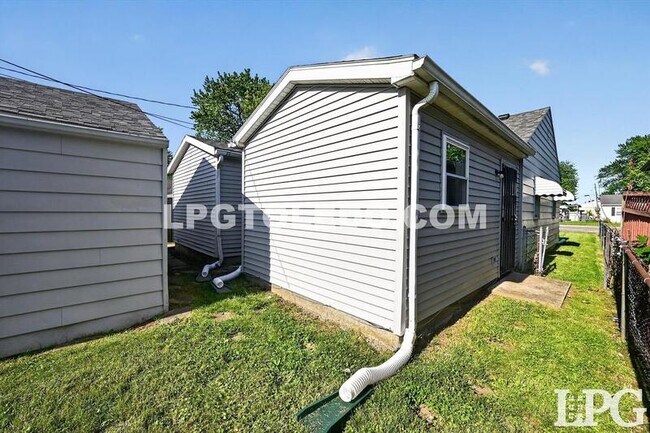 Building Photo - 5207 Bennett Rd