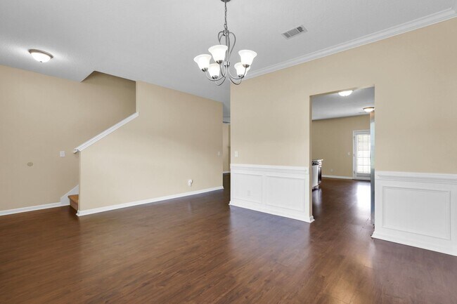 Building Photo - AVAILABLE MAY 2025 [NO PETS PREFERRED: x1 ...