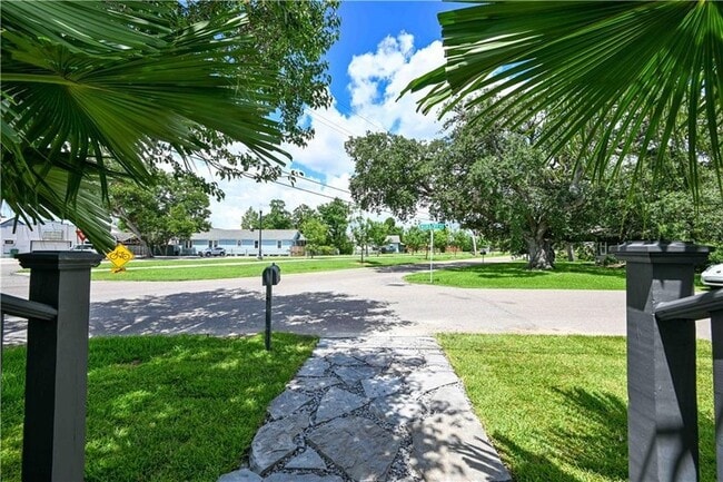 Building Photo - 401 Nursery Ave